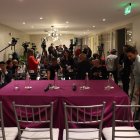 En esta sala estaban dispuestos decenas de periodistas que estaban esperando la declaración de Daniel Noboa que nunca llegó.