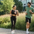 El ejercicio en pareja es un impulso para el bienestar emocional y la complicidad.