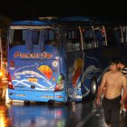 Un bus de pasajeros se vio involucrado en accidente de tránsito.