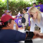 Annabella Azín durante la campaña electoral de su hijo Daniel Noboa, en 2023.