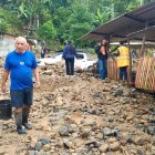 En la provincia de Bolívar, la gente se unió para limpiar las áreas afectadas.