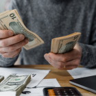 Padres de familia que trabajan en Ecuador cuentan con el décimo cuarto sueldo.