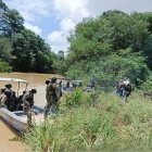 Los uniformados accedieron a la camaronera a través de lanchas.