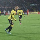 Joaquín Valiente celebra ante El Nacional.