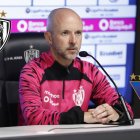 Javier Rabanal, DT de los rayados, confía en sumar una victoria en su primer duelo como local.