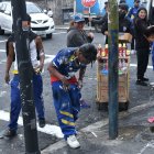 Afuera de algunos colegios se armó el juego de carnaval.