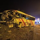 Bus de Reina del Camino se impactó contra un camión.