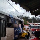 El accidente fue provocado por un bus de Guayaquil, que circulaba en Cuenca.
