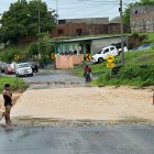 Lluvias provocan desbordamiento del río Pacoche.