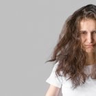 La hidratación evitar el encrespamiento en días de lluvia.