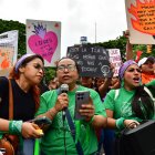 Mujeres exigen justicia por el Día de la Mujer.