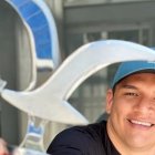 El comunicador, de 30 años, tiene 13 dentro de los medios digitales.