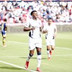 Michael Estrada lleva marcados dos goles consecutivos y refleja el regreso de la efectividad alba.