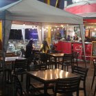 Así de desolado se ve actualmente el malecón del Salado, con solo unos pocos clientes que visitan el sitio.