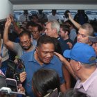 Jorge Guzmán (c) fue electo como nuevo presidente de Emelec el jueves 27 de febrero en el estadio George Capwell