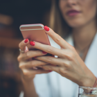 Conoce cómo reclamar si aún te cobran servicios de telefonía celular no solicitados.