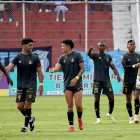 Los jugadores de Aucas salieron frustrados tras empatar en Ambato.