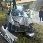 Así quedó el carro en el que iban los delincuentes.