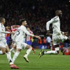 Jugadores de Real Madrid corrieron a celebrar la clasificación de Champions ante Atlético de Madrid