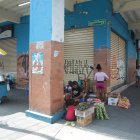 La informalidad se ha tomado algunas calles luego del cierre de algunos negocios por la delincuencia.