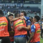 Todo el festejo de Castelli con sus compañeros.