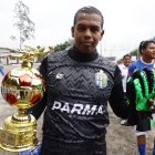 Dida Segura fue la figura de los campeones. También se desempeña como árbitro barrial.