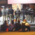 Los padres de los cuatro menores se mantuvieron en la diligencia a pesar de la hora.