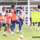 El lateral Cristian Ramírez durante el entrenamiento de la selección.
