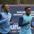 Pervis Estupiñán y John Yeboah en el entrenamiento en la Casa de la Selección.