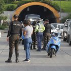 Fuera del túnel Santa Ana, en Guayaquil, tres personas fueron asesinadas.