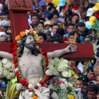 Todos los años, miles de Fieles participan en la solemne procesión de Semana Santa, una de las tradiciones más emblemáticas de Ecuador.