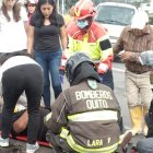 La mujer afectada fue llevada a un hospital.