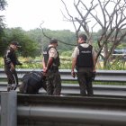 Agentes policiales llegaron al sitio para tomar procedimiento.
