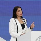 La candidata presidencial Luisa González durante el debate presidencial 2025