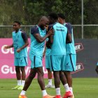 Enner Valencia y su alegría durante la práctica de la selección ecuatoriana.