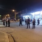 En el ataque del domingo de noche, los baleados estaban en el bar cuando llegaron los asesinos.