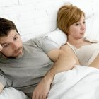 La intimidad monótona es común entre parejas jóvenes, también, según expertos.