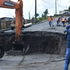 Los trabajos para recuperar la movilidad en la zona se están llevando a cabo. No hay una fecha específica de apertura de la calle.