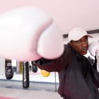 El púgil quiteño, quien además es entrenador en dos centros de la capital, se ha preparado intensamente para el combate de mañana ante El Guerrero Vera.