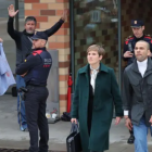 Dani Alves y su abogada, Inés Guardiola saliendo de la audencia