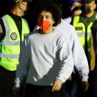 Leonel Moreno fue visto bajando del vuelo de deportación.