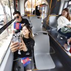 Los usuarios que tomaron el primer trole en funcionamiento disfrutaron el viaje.