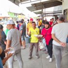 Comerciantes de dulces de la T de Daule hicieron una colecta para funeral de extranjero.