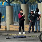 Los policías de Criminalística levantaron evidencias en la escena para tener más detalles del robo y ubicar a los delincuentes.