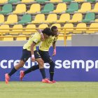 Jugadores de la selección Sub 17 de la Tricolor festejan en el triunfo contra Bolivia en el Sudamericano