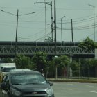 El puente de la vía a Daule donde aparecieron cuerpos colgados.
