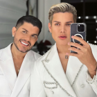 Mauricio Herrera y su esposo Bryan Bartolomé