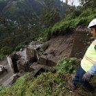 El agua de una quebradilla buscó su cauce con las fuertes lluvias. Una casa resultó más afectada.