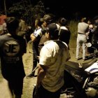 Los policías verificaron que la víctima tenía más de cinco heridas de fuego y de cuchillo.