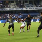 Ronny Borja se encargaba de la marca en la volante de Emelec.